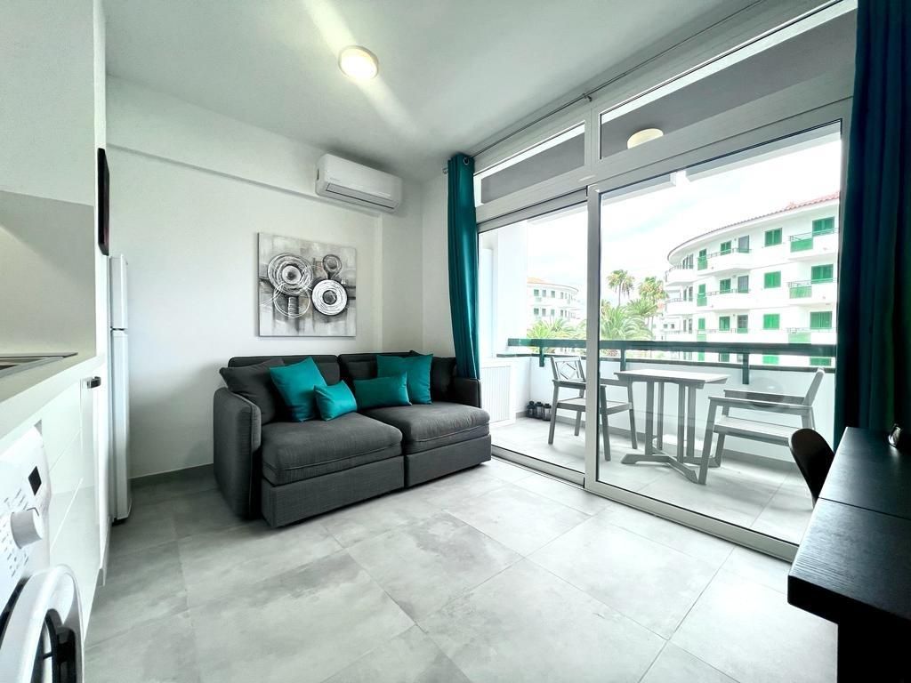 ¡Pequeña joya! Apartamento totalmente reformado a pocos pasos de la playa