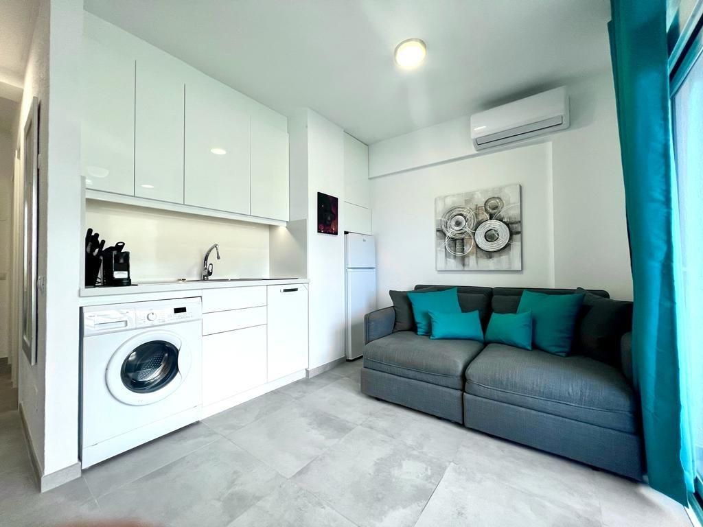 ¡Pequeña joya! Apartamento totalmente reformado a pocos pasos de la playa