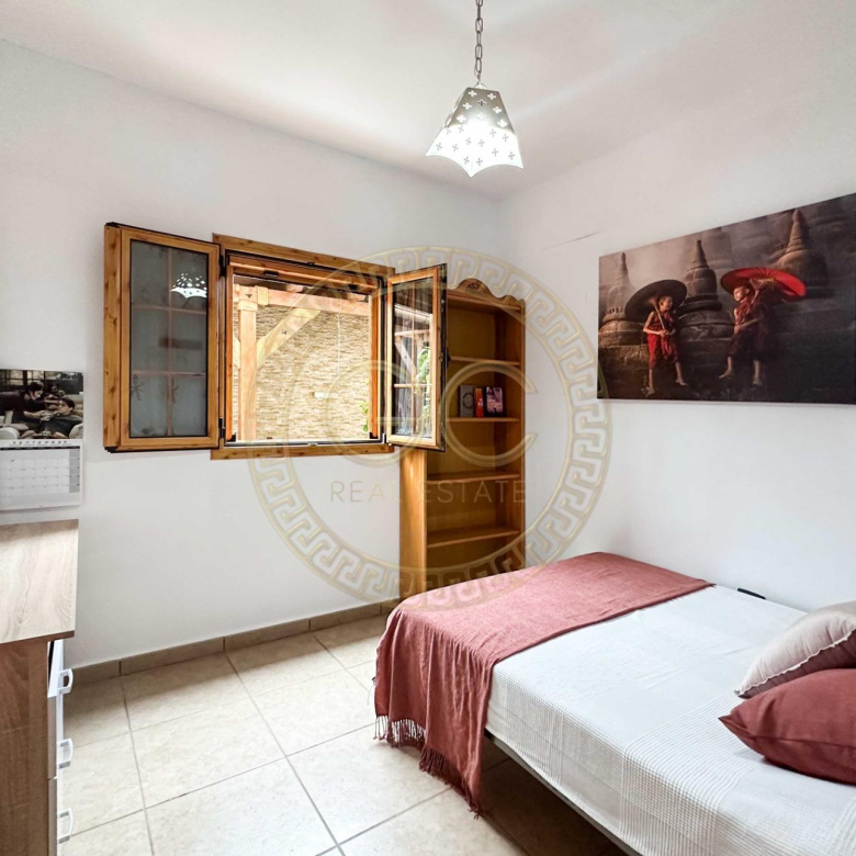 Encantadora villa con terreno, piscina y vistas al mar en El Salobre