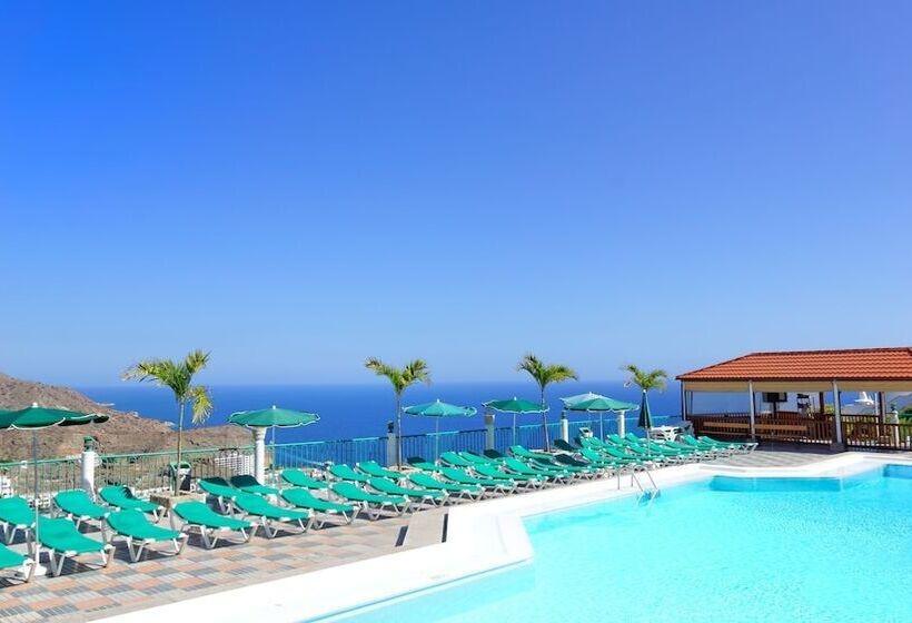 Bajo el sol canario: Apartamento con piscina comunitaria