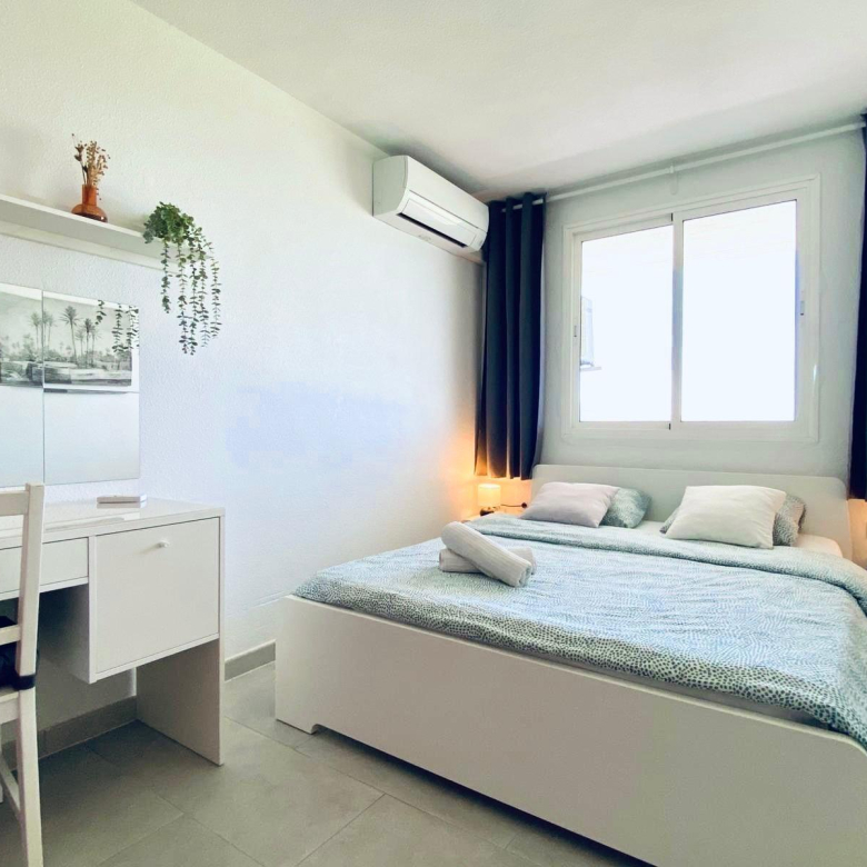 Bajo el sol canario: Apartamento con piscina comunitaria