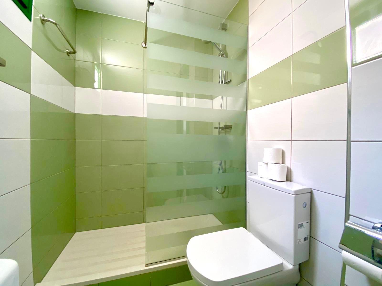 Bajo el sol canario: Apartamento con piscina comunitaria