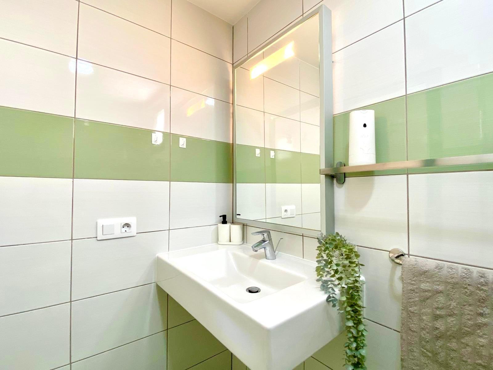 Bajo el sol canario: Apartamento con piscina comunitaria