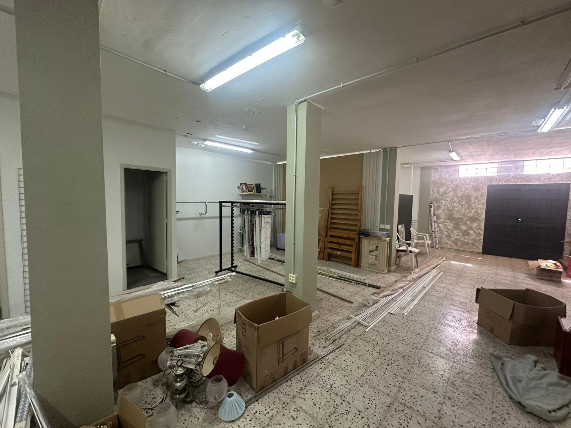 Se alquila amplio local semisótano de 133 m² en San Fernando de Maspalomas,
