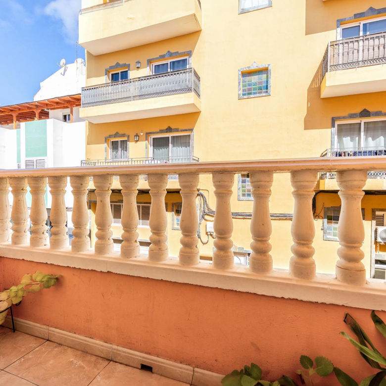 Exclusivo edificio en venta en El Tablero de 4 plantas (Garaje + 2 viviendas + azotea)