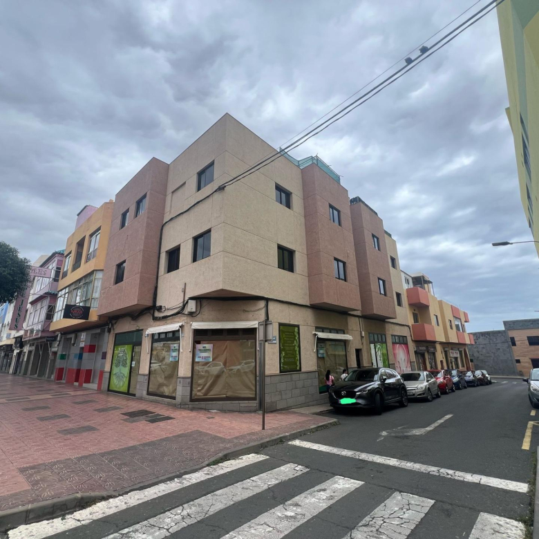 Local comercial en esquina con 6 escaparates en Pleno centro de Vecindario