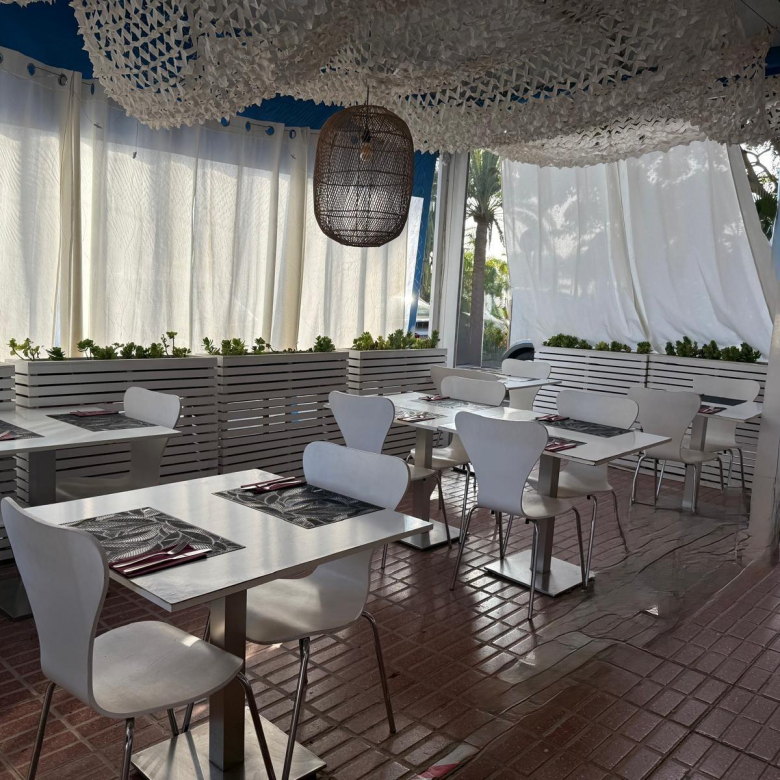 Traspaso de Rentable Restaurante-Pizzería en el Centro Comercial de San Agustín