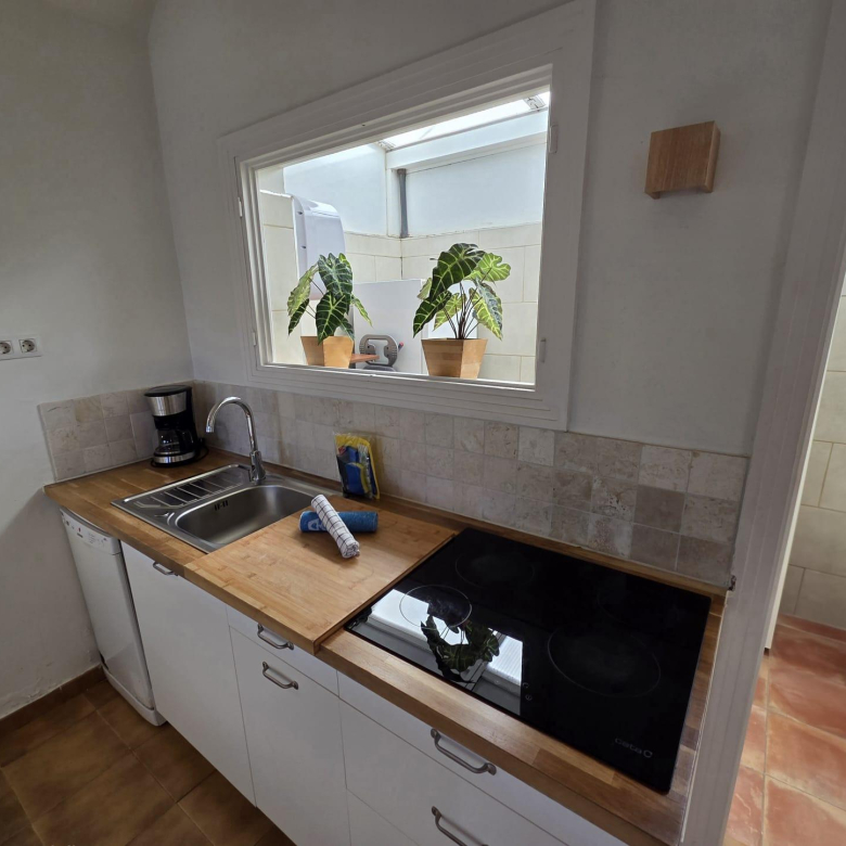Bungalow de 1 dormitorio con jardín privado en Campo Internacional