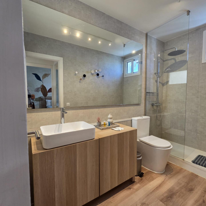 Bungalow de 1 dormitorio con jardín privado en Campo Internacional