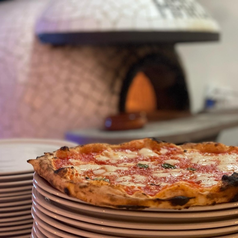 Traspaso de Rentable Restaurante-Pizzería en el Centro Comercial de San Agustín