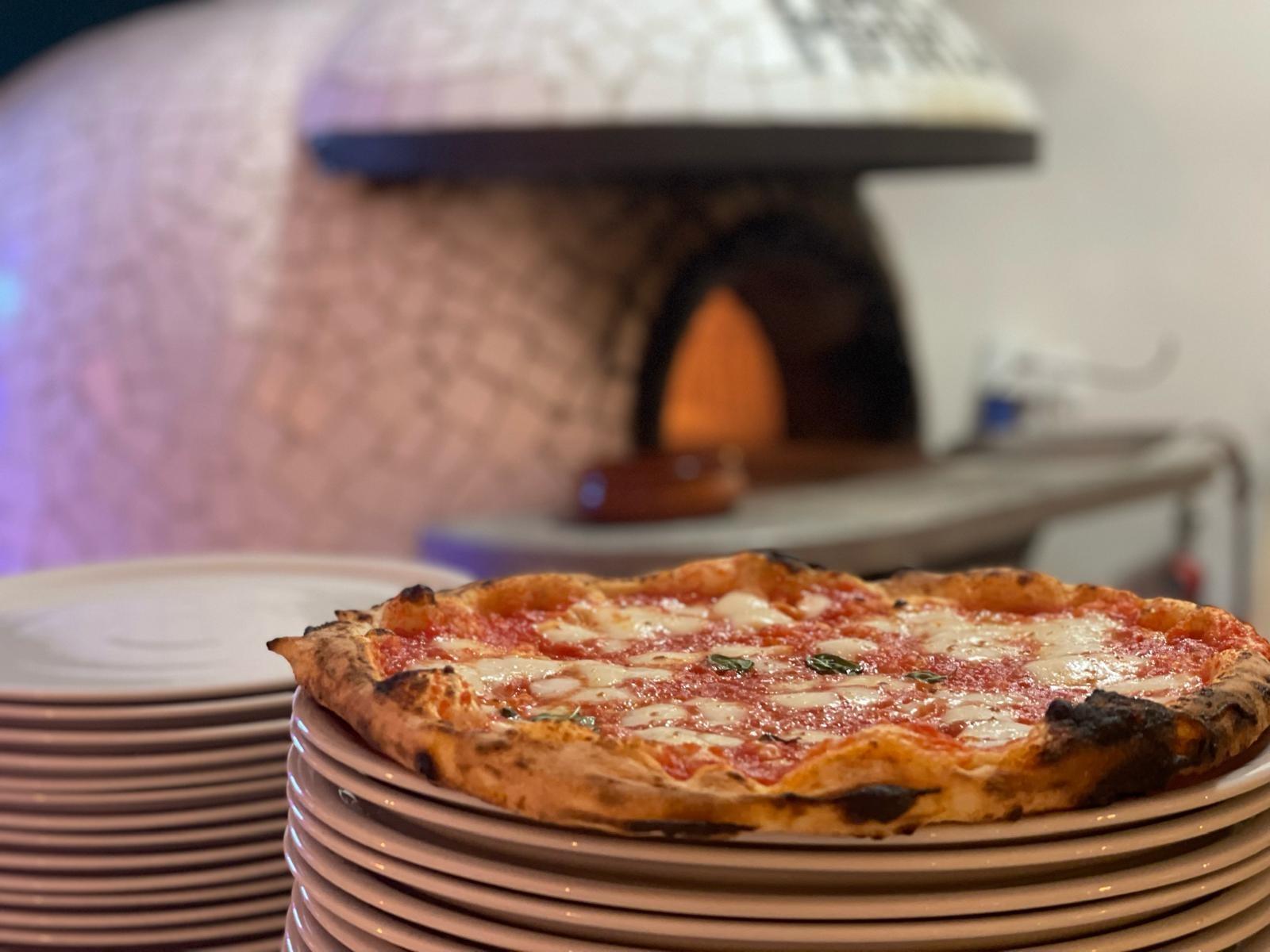 Traspaso de Rentable Restaurante-Pizzería en el Centro Comercial de San Agustín