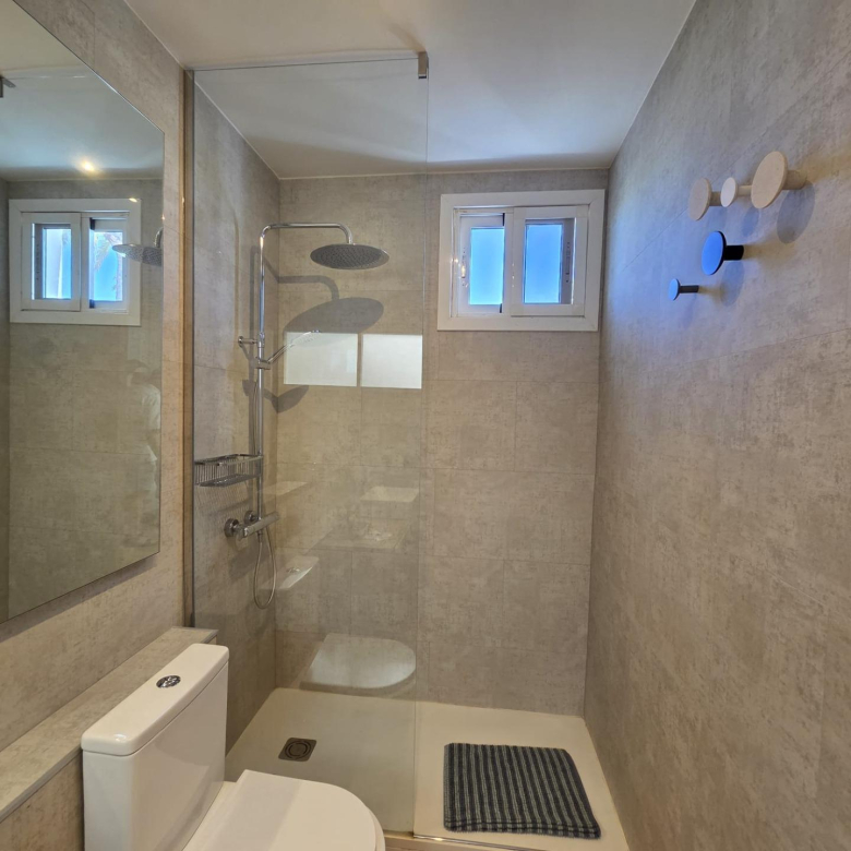 Bungalow de 1 dormitorio con jardín privado en Campo Internacional