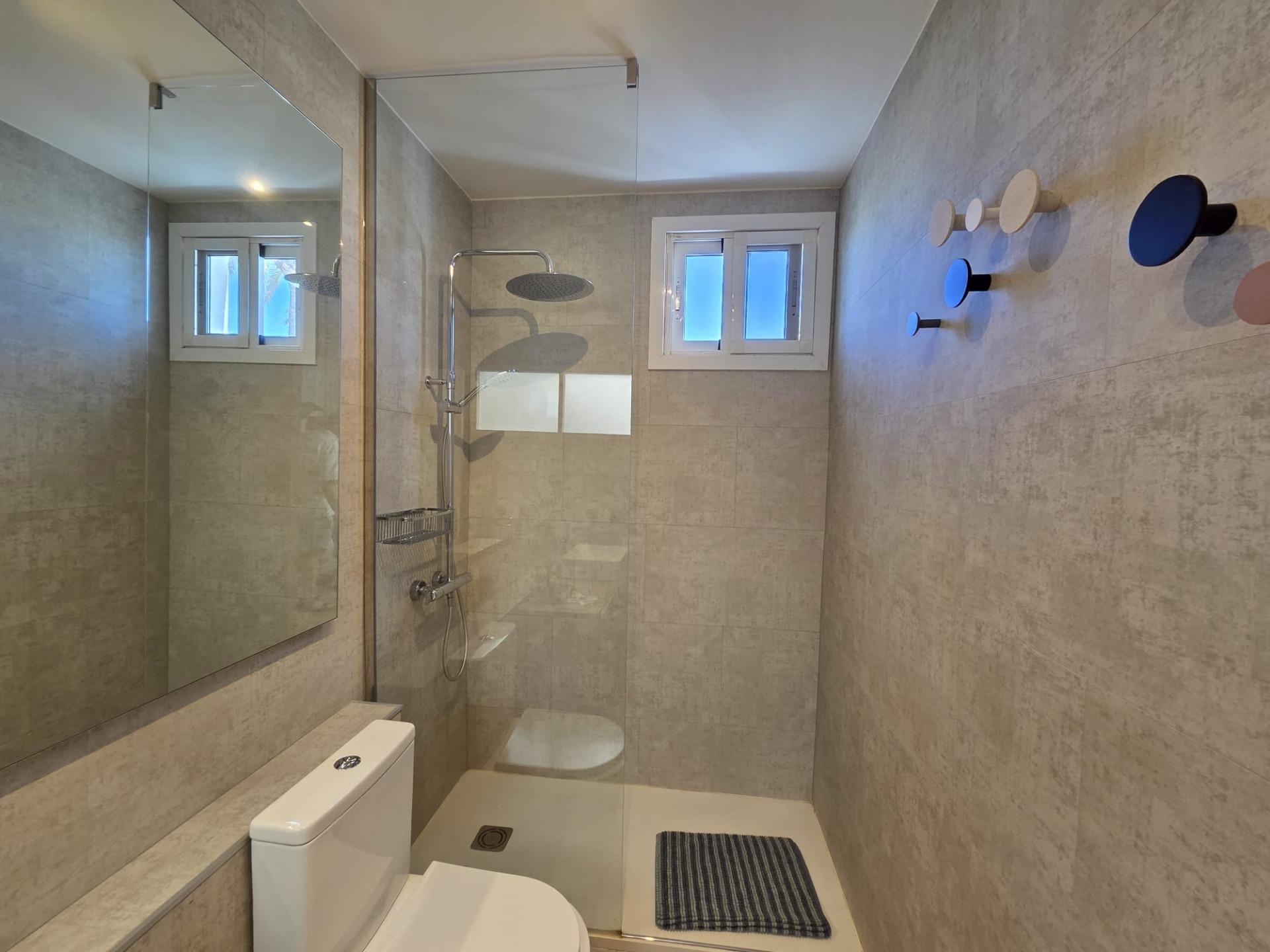 Bungalow de 1 dormitorio con jardín privado en Campo Internacional