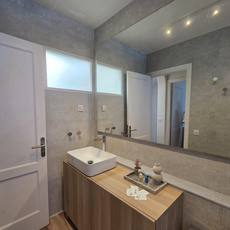 Bungalow de 1 dormitorio con jardín privado en Campo Internacional