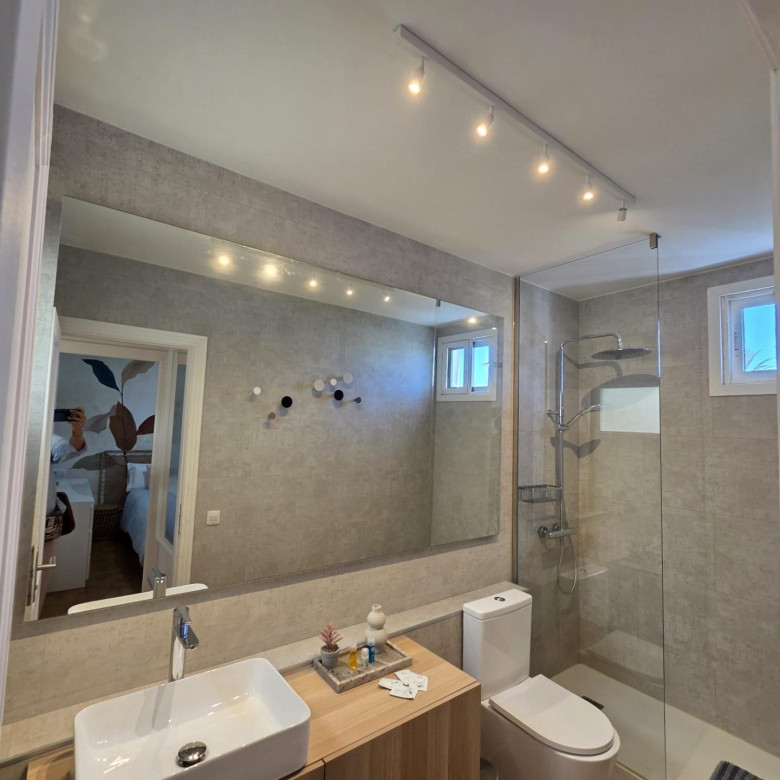 Bungalow de 1 dormitorio con jardín privado en Campo Internacional