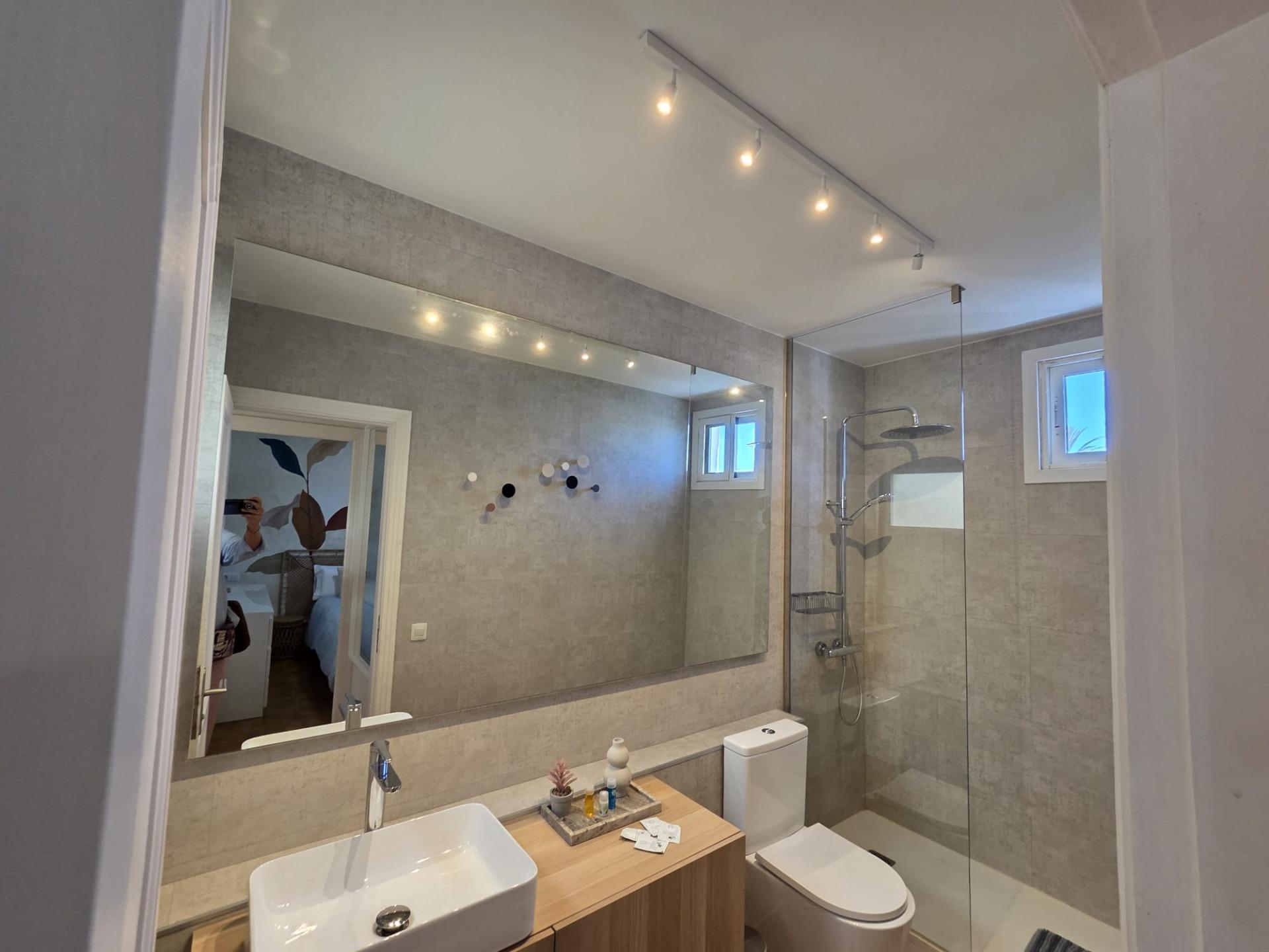 Bungalow de 1 dormitorio con jardín privado en Campo Internacional