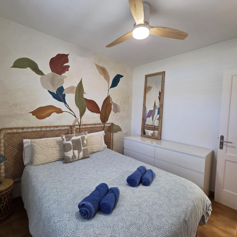 Bungalow de 1 dormitorio con jardín privado en Campo Internacional
