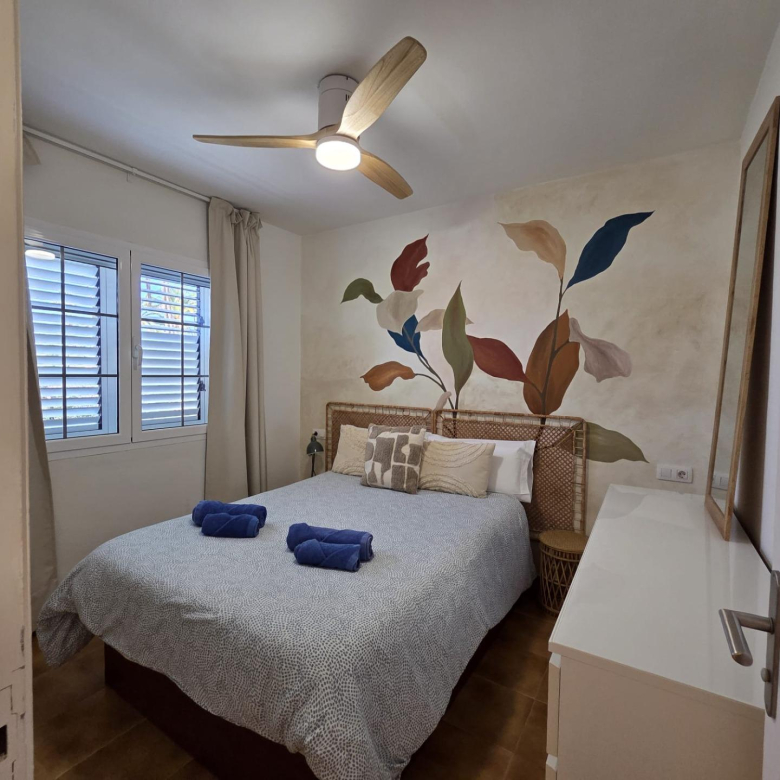 Bungalow de 1 dormitorio con jardín privado en Campo Internacional