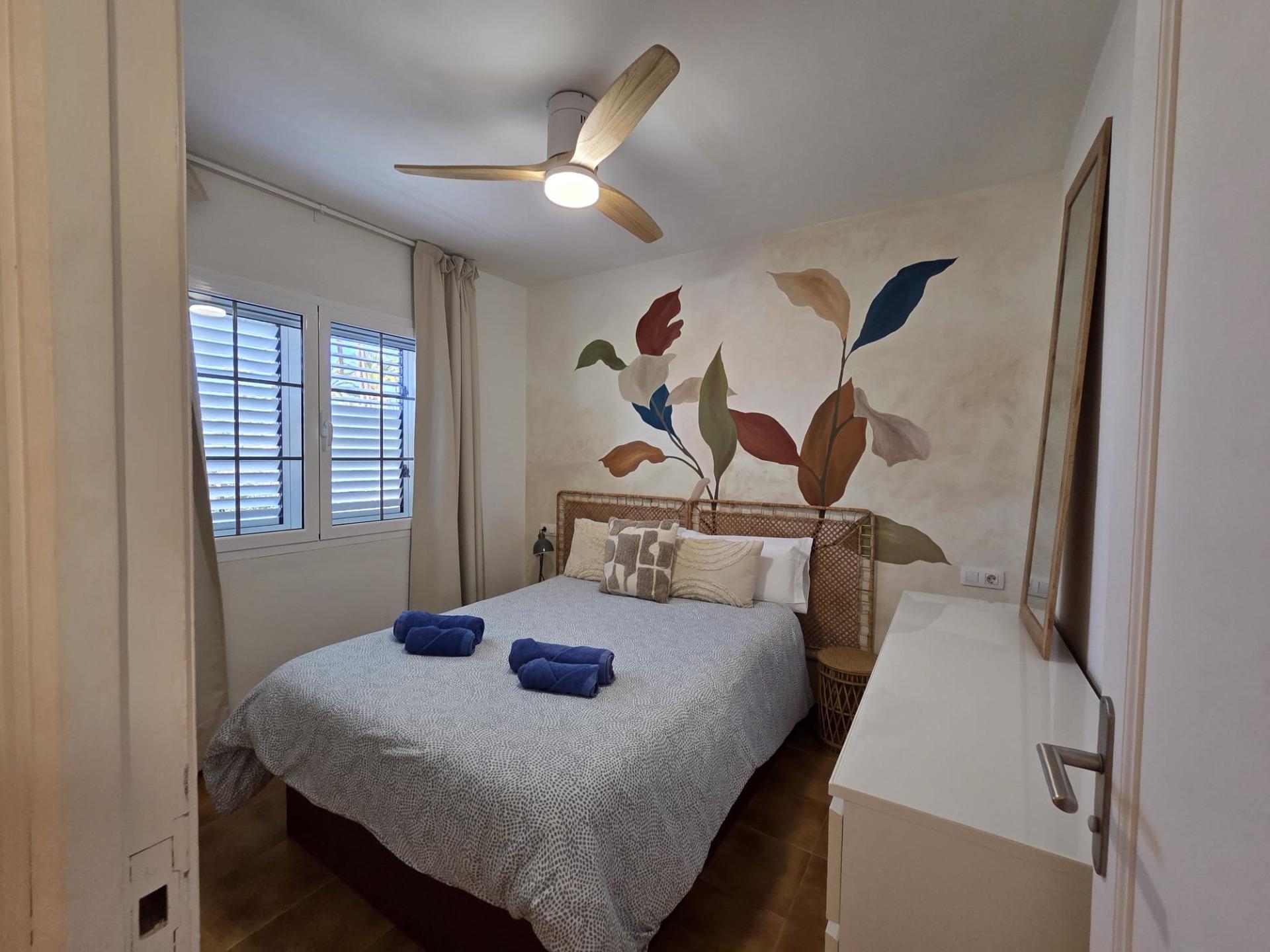 Bungalow de 1 dormitorio con jardín privado en Campo Internacional