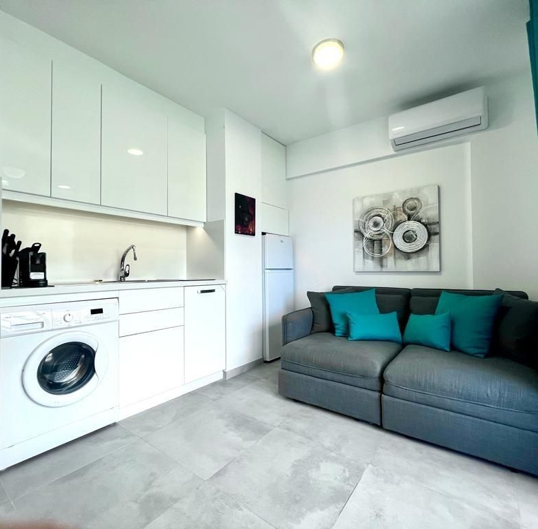 ¡Pequeña joya! Apartamento totalmente reformado a pocos pasos de la playa