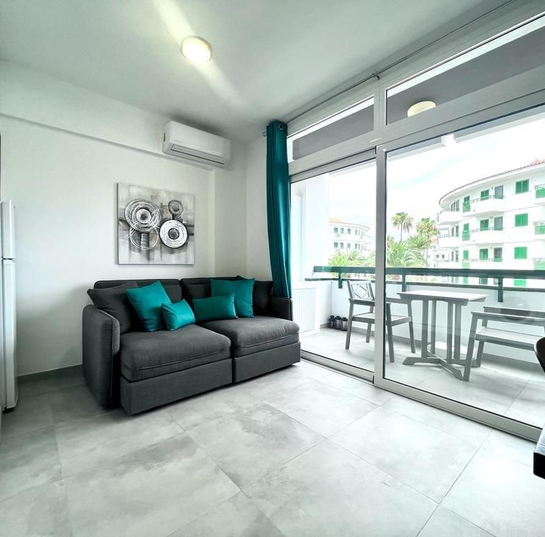 ¡Pequeña joya! Apartamento totalmente reformado a pocos pasos de la playa