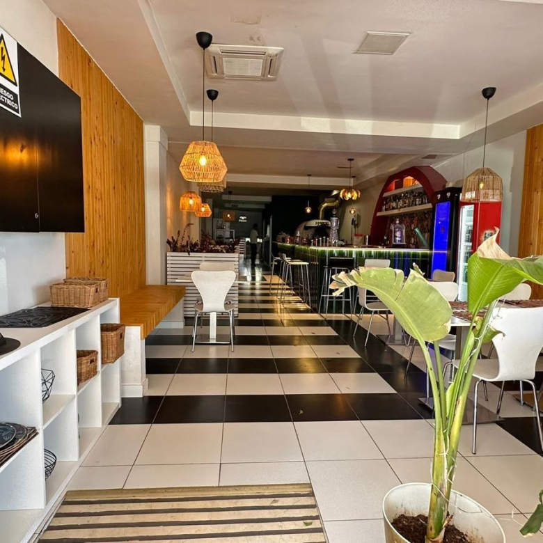 Traspaso de Rentable Restaurante-Pizzería en el Centro Comercial de San Agustín