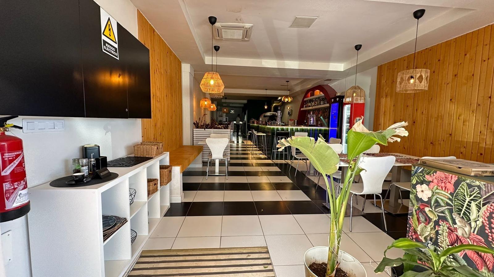 Traspaso de Rentable Restaurante-Pizzería en el Centro Comercial de San Agustín