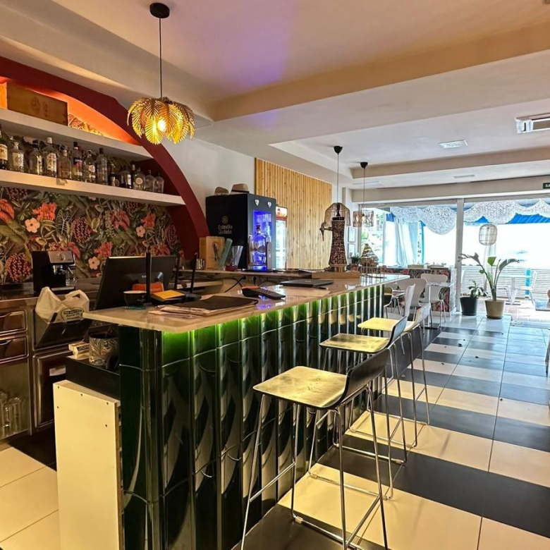 Traspaso de Rentable Restaurante-Pizzería en el Centro Comercial de San Agustín