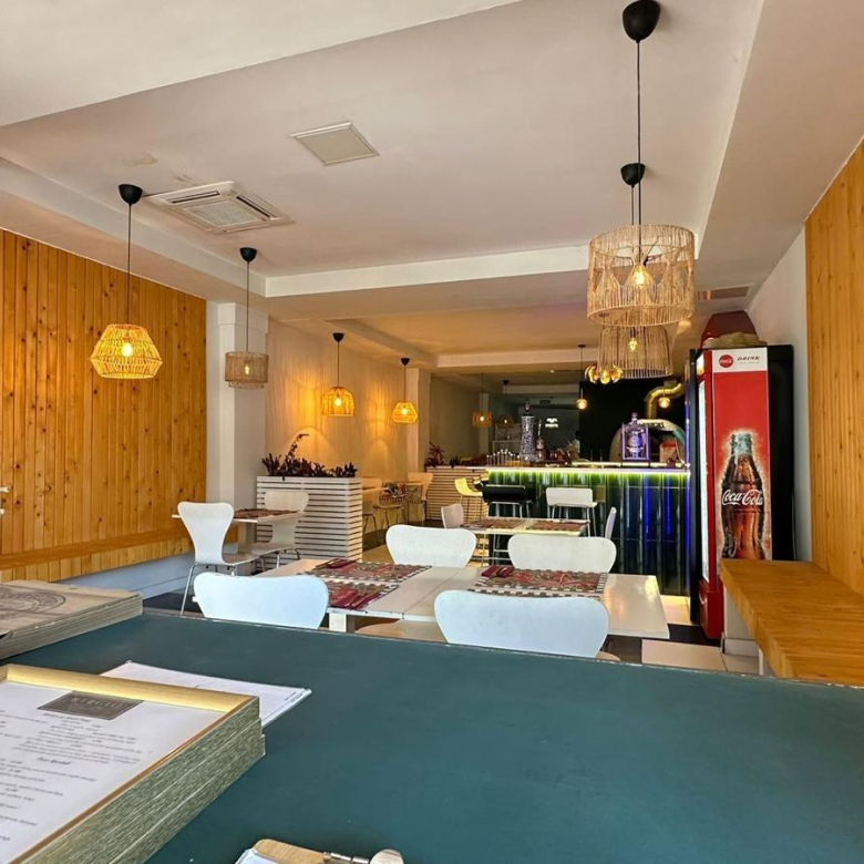 Traspaso de Rentable Restaurante-Pizzería en el Centro Comercial de San Agustín