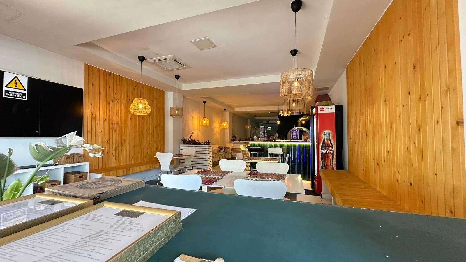 Traspaso de Rentable Restaurante-Pizzería en el Centro Comercial de San Agustín