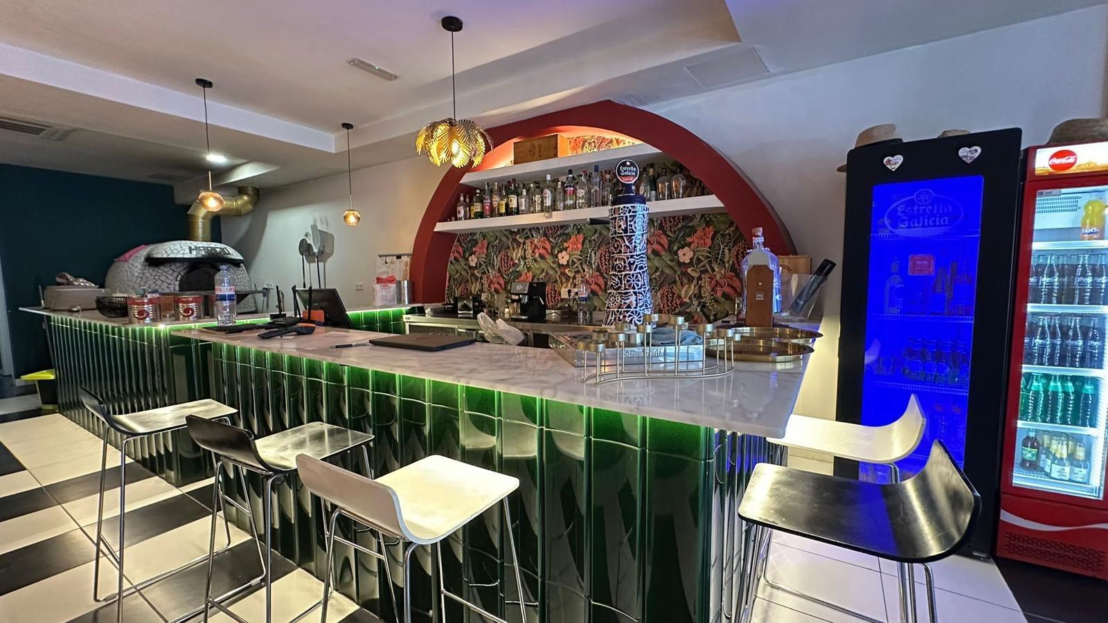 Traspaso de Rentable Restaurante-Pizzería en el Centro Comercial de San Agustín