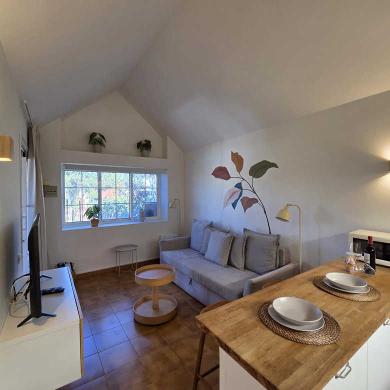 Bungalow de 1 dormitorio con jardín privado en Campo Internacional