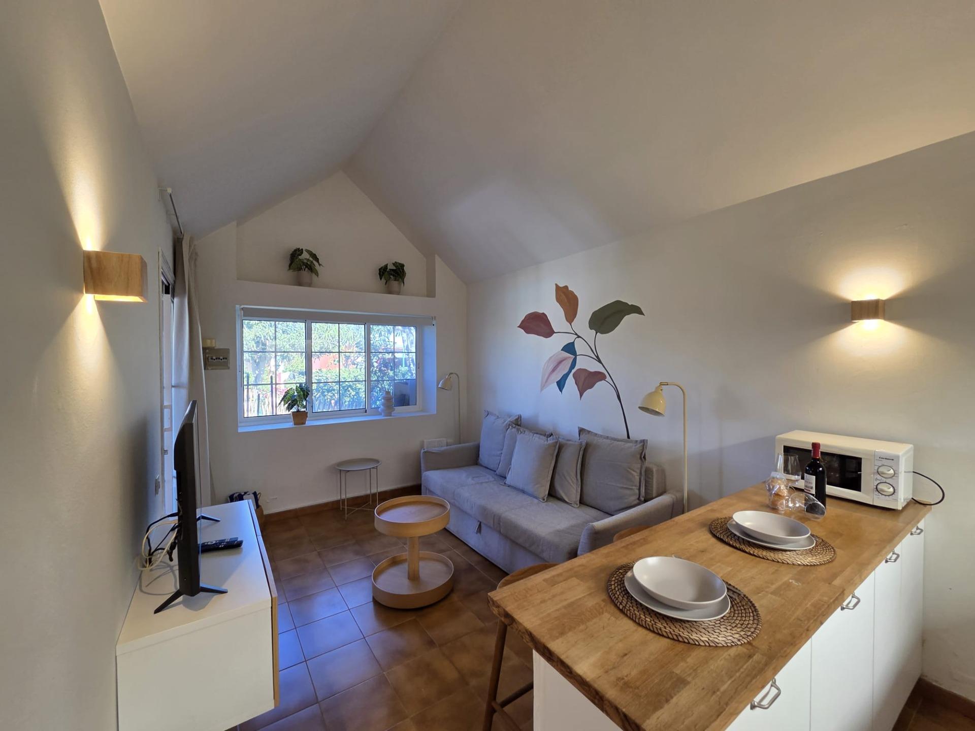Bungalow de 1 dormitorio con jardín privado en Campo Internacional