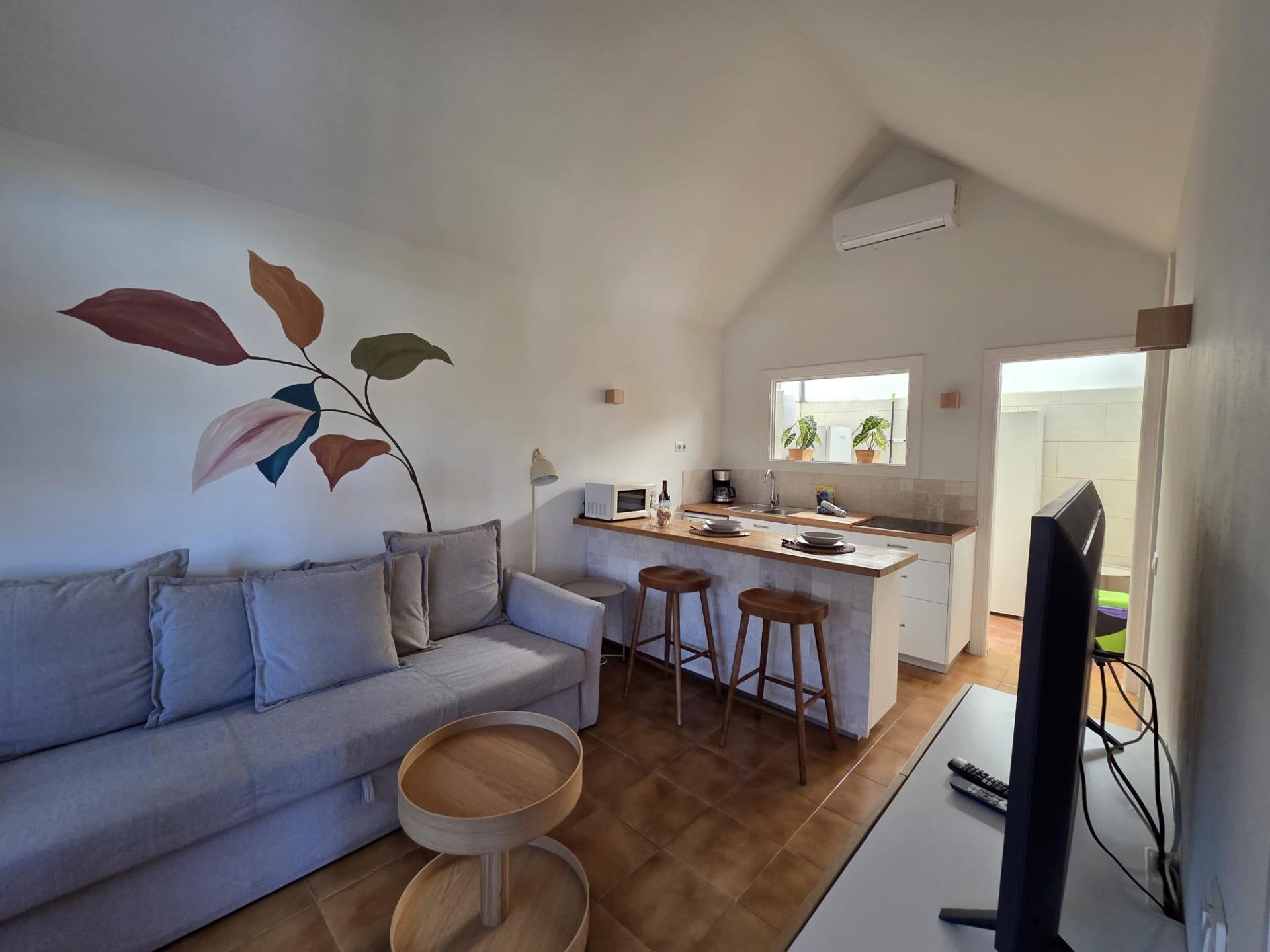 Bungalow de 1 dormitorio con jardín privado en Campo Internacional