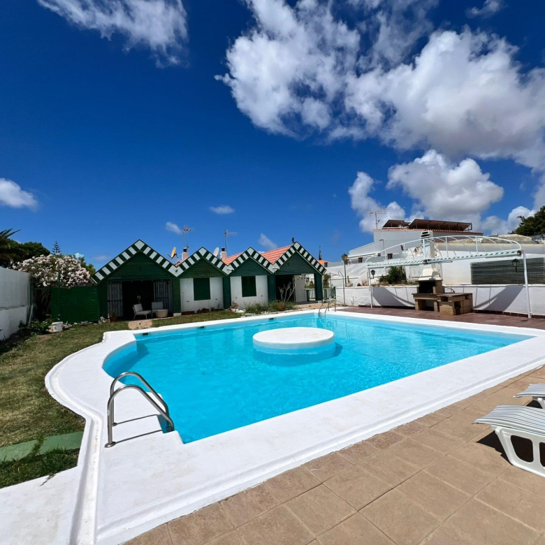 Acogedor bungalow de 2 dormitorios en Campo Internacional