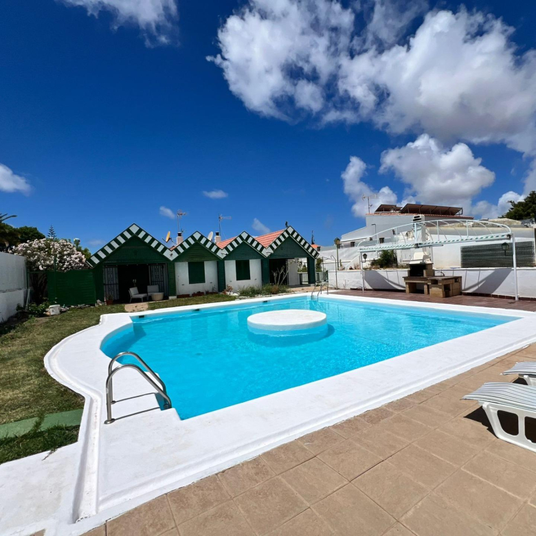 Acogedor bungalow de 2 dormitorios en Campo Internacional