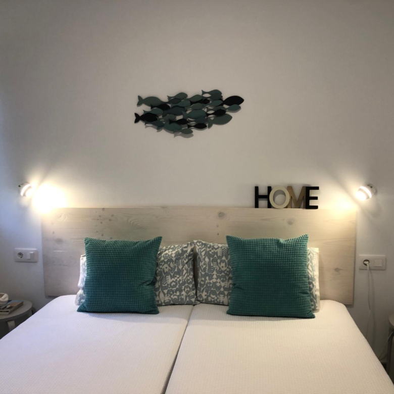 Apartamento reformado con terraza y piscina