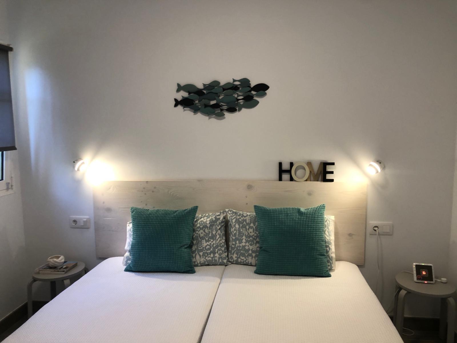 Apartamento reformado con terraza y piscina