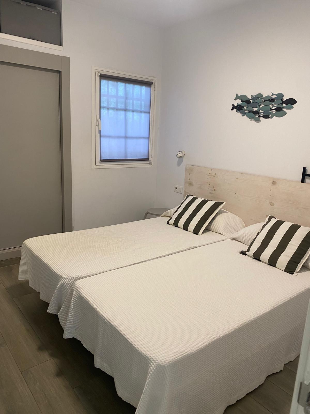 Apartamento reformado con terraza y piscina