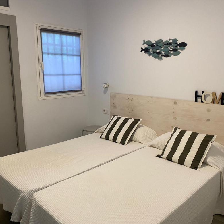 Apartamento reformado con terraza y piscina