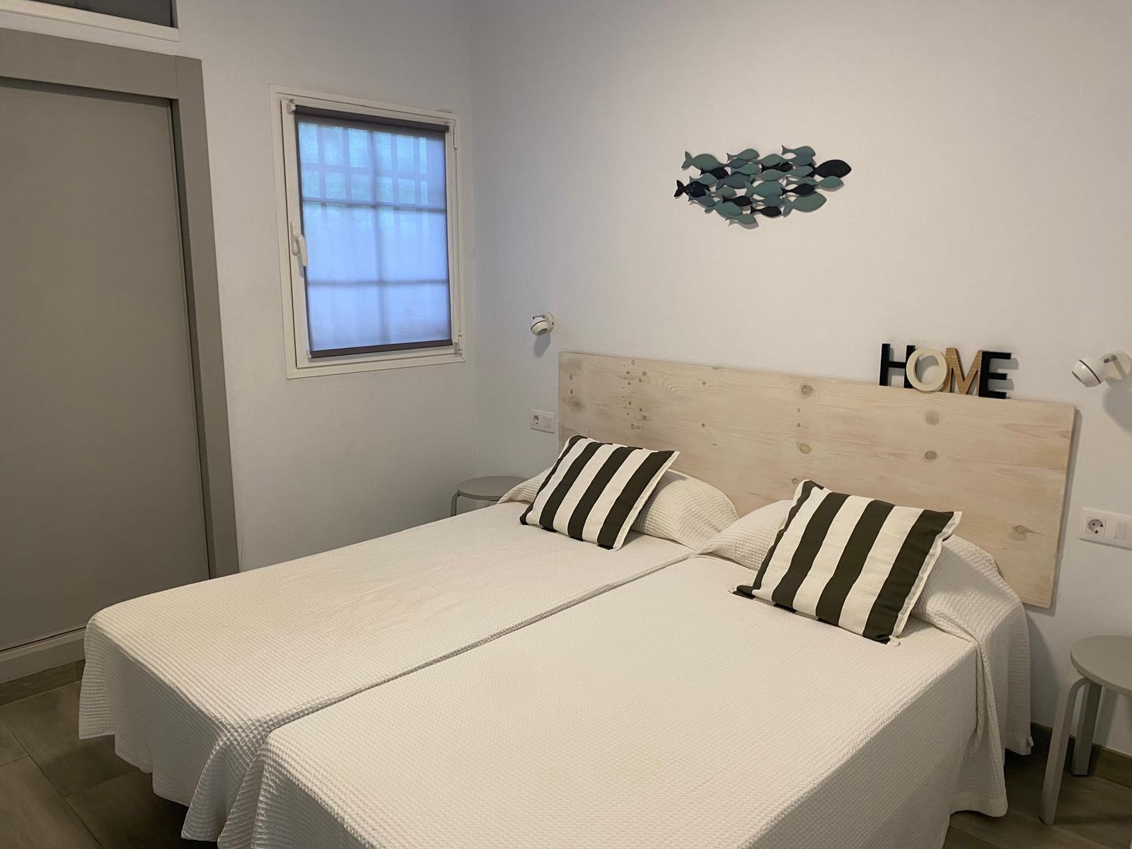 Apartamento reformado con terraza y piscina