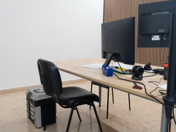 Oficina en venta – Edificio Colón, Centro de Vecindario – Gran Canaria Real Estate ✨
