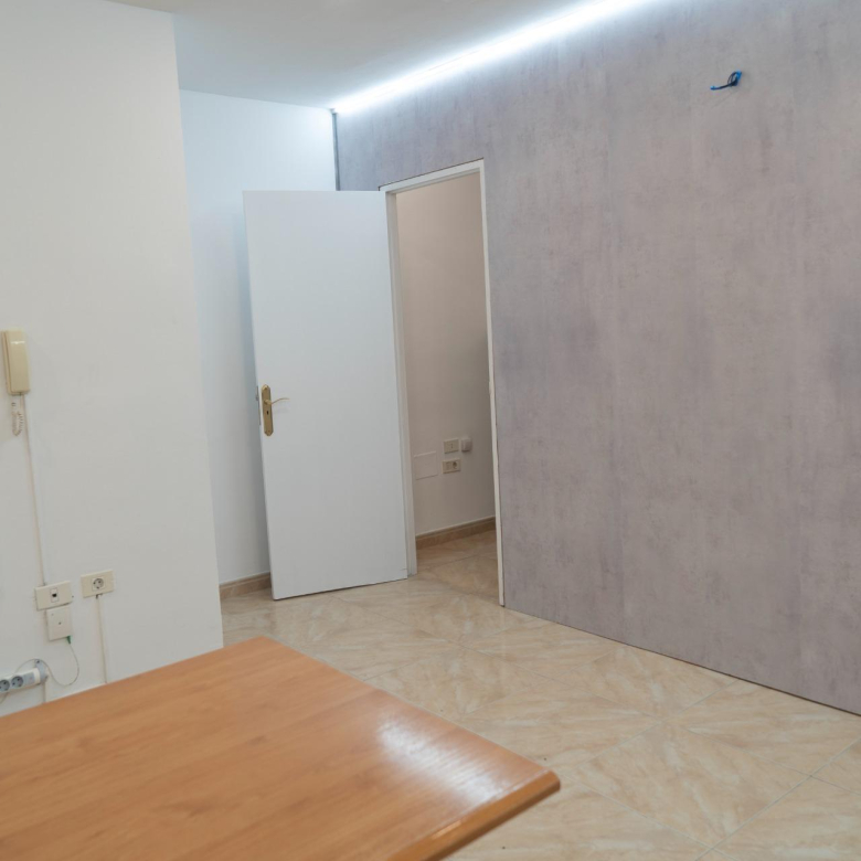 Oficina en venta – Edificio Colón, Centro de Vecindario – Gran Canaria Real Estate ✨