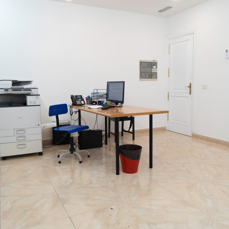 Oficina en venta – Edificio Colón, Centro de Vecindario – Gran Canaria Real Estate ✨