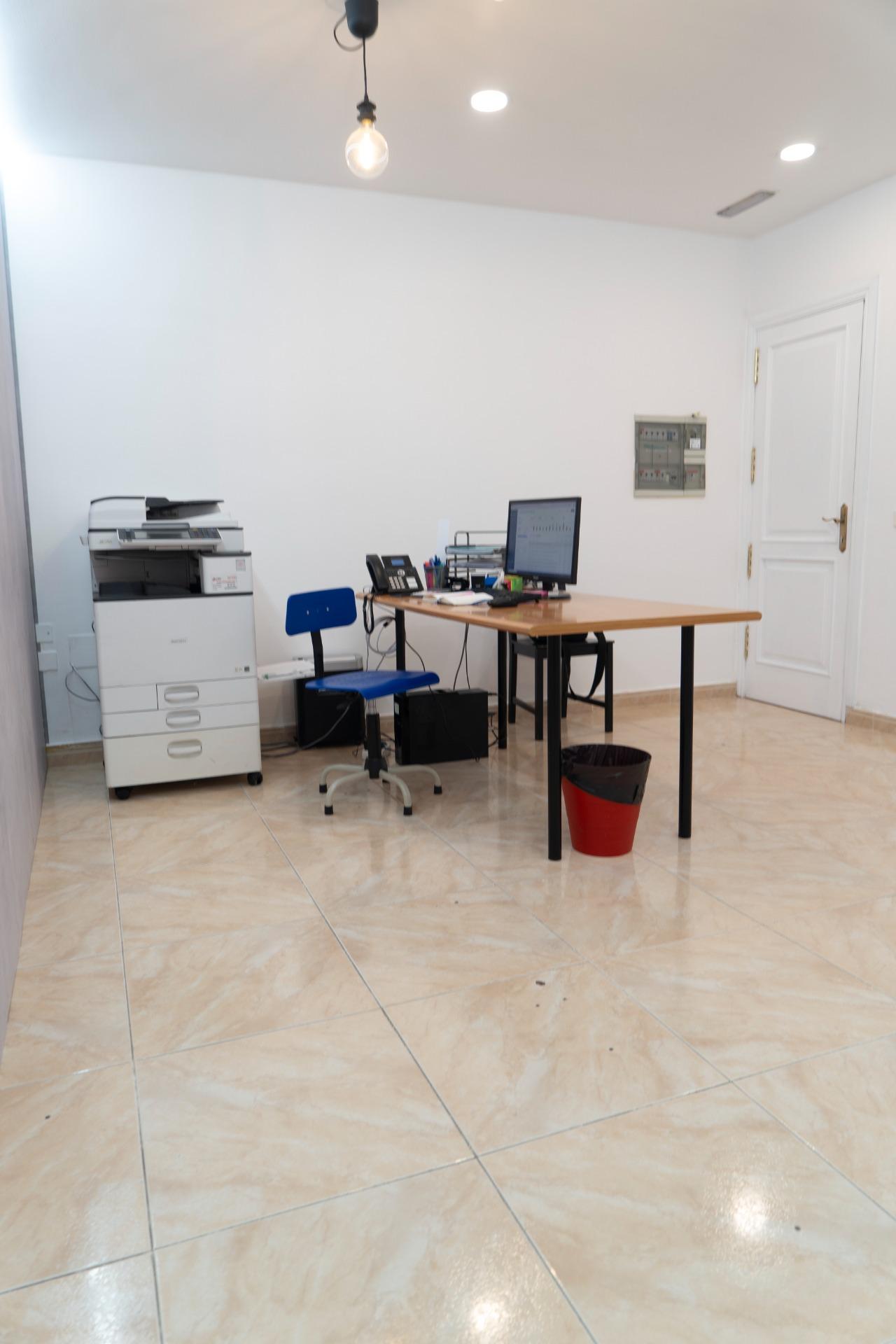 Oficina en venta – Edificio Colón, Centro de Vecindario – Gran Canaria Real Estate ✨