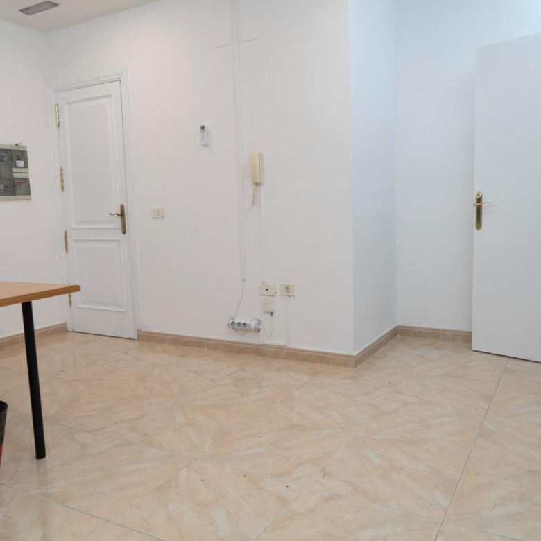 Oficina en venta – Edificio Colón, Centro de Vecindario – Gran Canaria Real Estate ✨