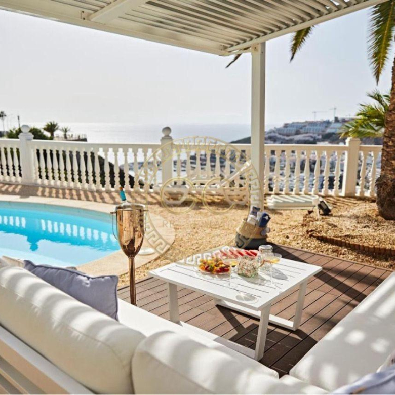 Exclusive dream villa with idyllic private garden, proper pool and sea view