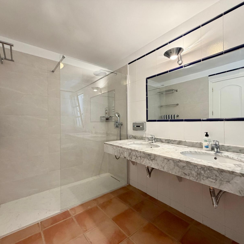 Exclusive dream villa with idyllic private garden, proper pool and sea view