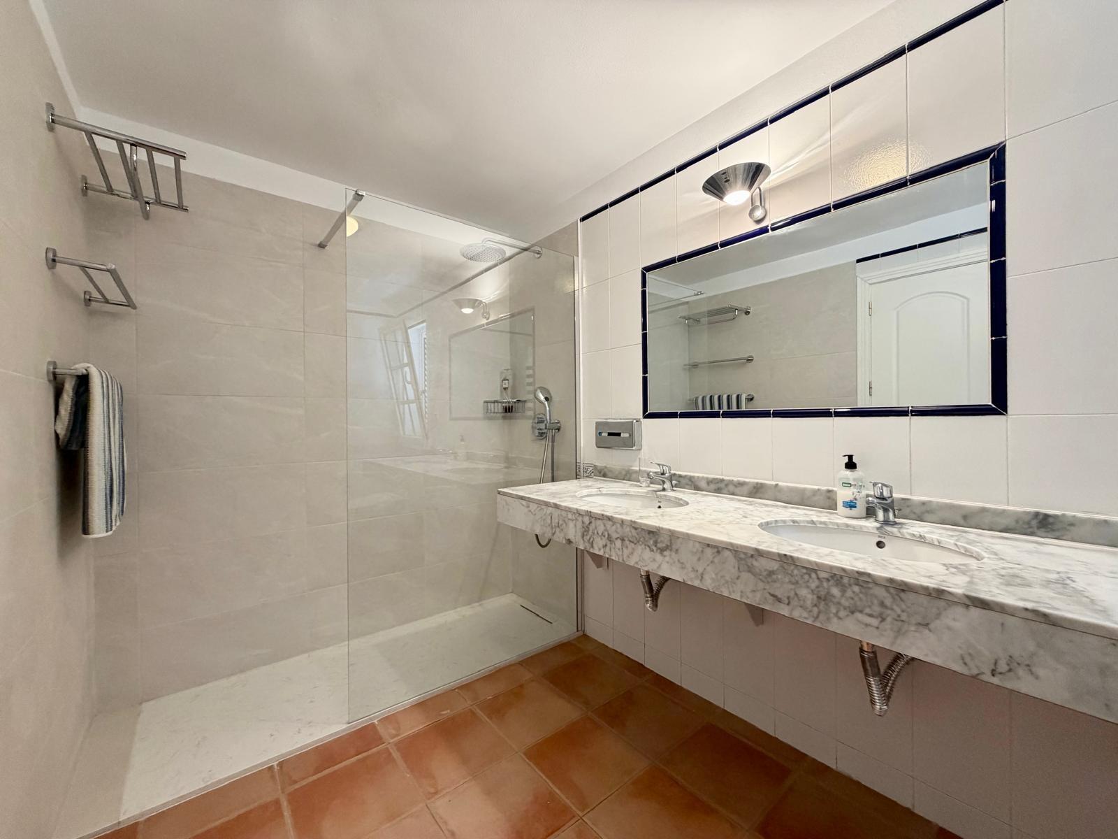 Exclusive dream villa with idyllic private garden, proper pool and sea view