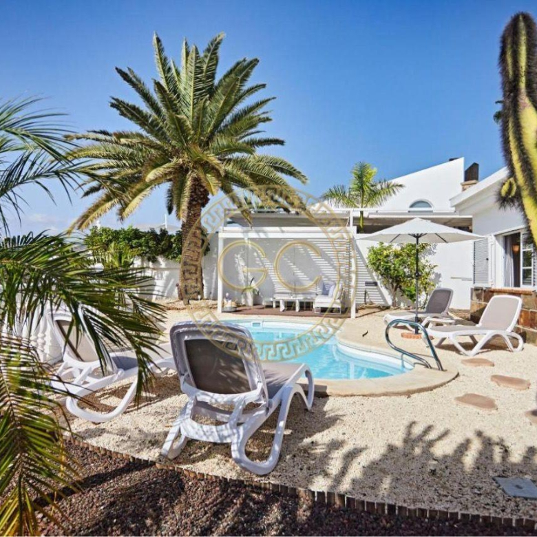 Exclusive dream villa with idyllic private garden, proper pool and sea view